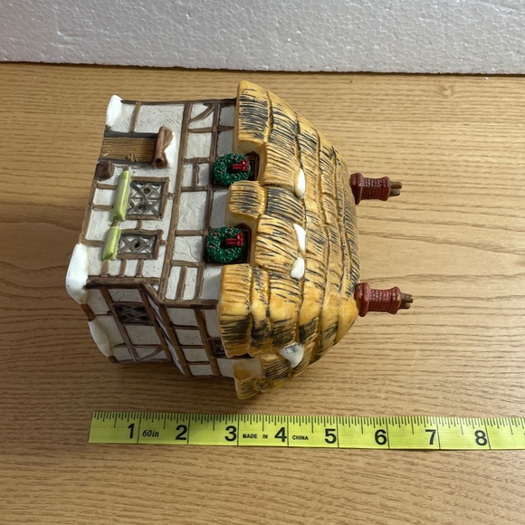 Department 56 Thatched Roof Cottage 6518-8 Christmas Dickens Village Series 1985 - Picture 12 of 12